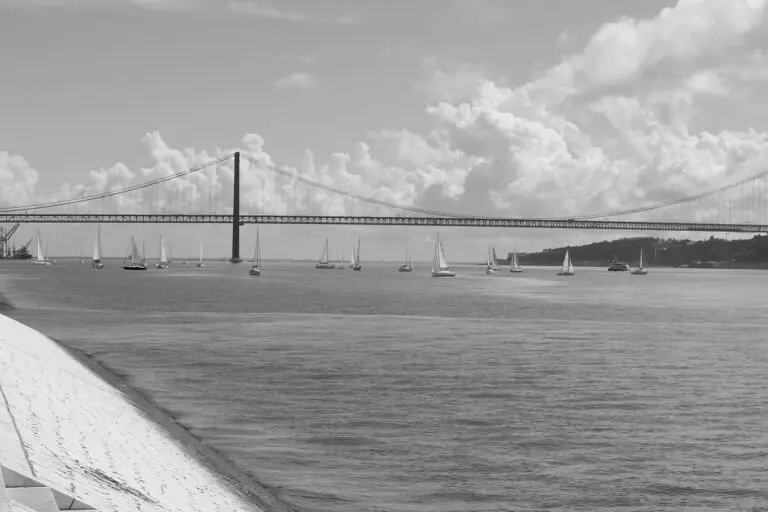 Brücke in Lissabon über den Tejo
