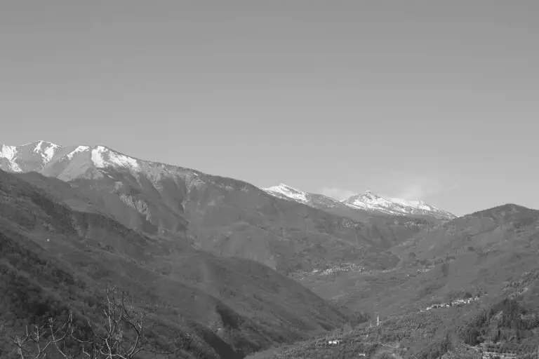 Ligurien, Bergkulisse an der Grenze zum Piemont