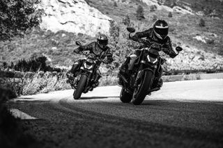 MOTO e GUSTO Guides auf BMW R1300R-Motorr&auml;dern