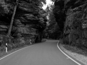 Stra&szlig;e bei Luxembourg mitz Kurven